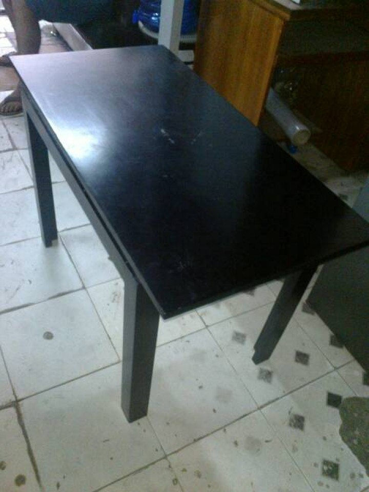 Thanh Lý Bàn Gỗ Thông 1m x 0m5 Sơn Đen